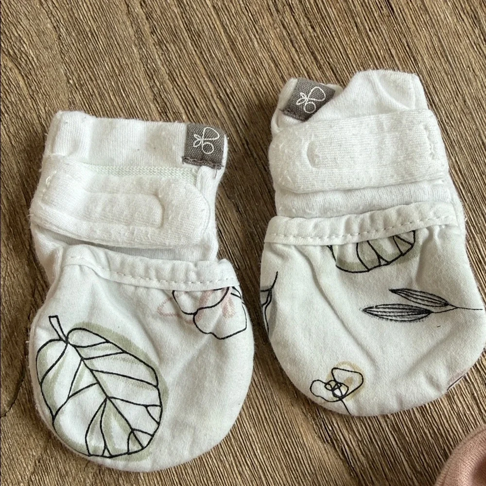 Goumi Kids Baby Mittens and Booties Set